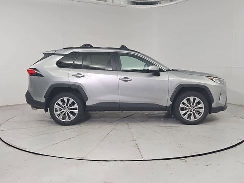 Used 2020 Toyota RAV4 XLE image 7