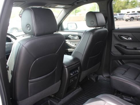Used 2022 Chevrolet Traverse RS image 24