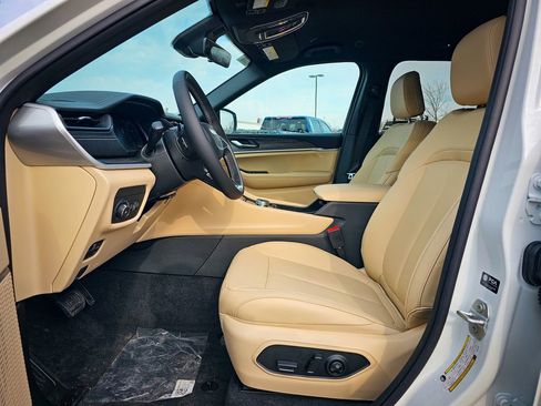 New 2026 Jeep Grand Cherokee Limited AWD/4WD image 12