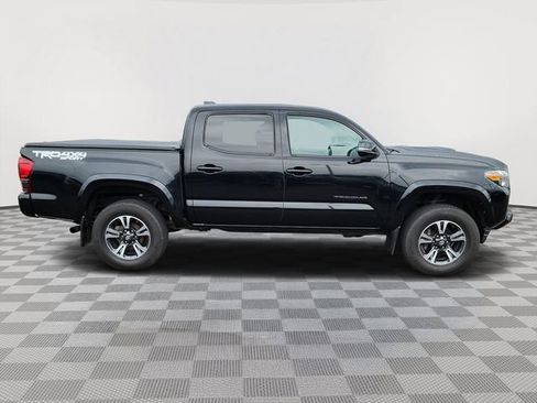 Used 2019 Toyota Tacoma TRD Sport AWD/4WD image 6