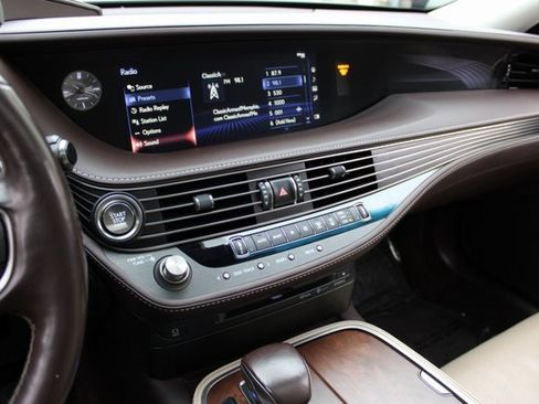 Used 2018 Lexus LS 500 w/ Accessory Package (Z1) image 18