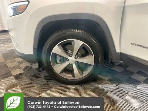 Used 2019 Jeep Cherokee Limited image 27