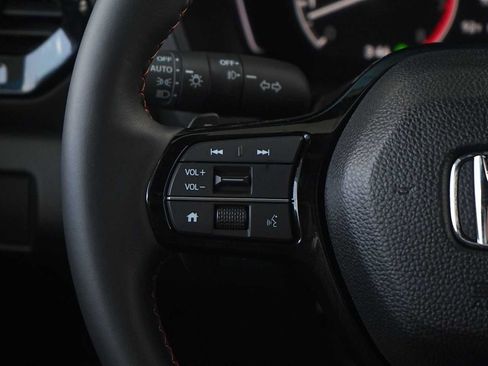 Used 2025 Honda Pilot TrailSport image 17