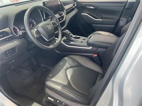 Certified 2024 Toyota Highlander XLE FWD image 12