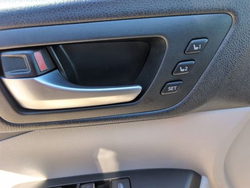 Used 2016 Toyota Highlander Limited image 18