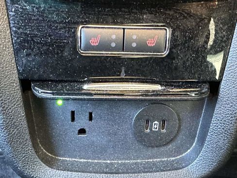 Used 2023 Lincoln Nautilus Reserve w/ Equipment Group 201A image 17