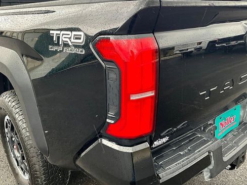 Used 2025 Toyota Tacoma TRD Off-Road image 31