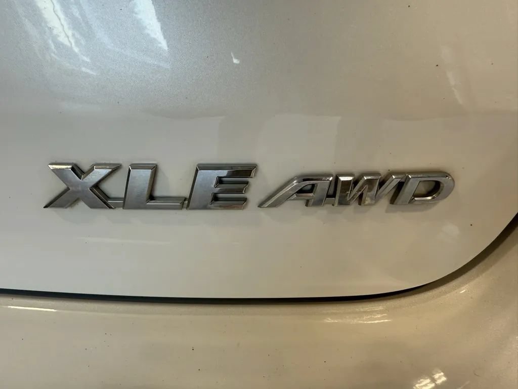 Used 2015 Toyota Highlander XLE AWD/4WD image 9