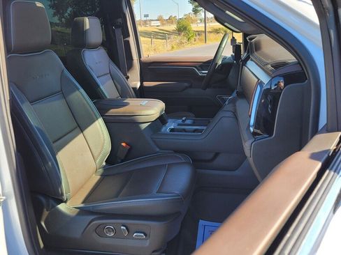 Used 2024 GMC Sierra 3500 Denali w/ Denali Reserve Package image 15