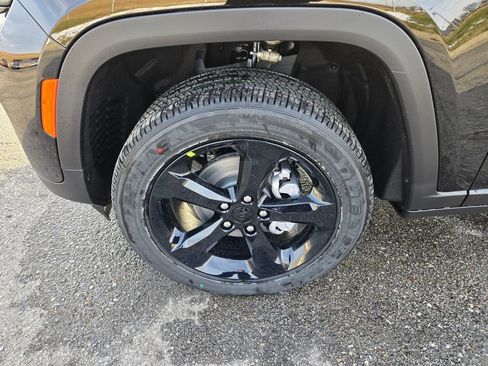 New 2025 Jeep Grand Cherokee Altitude image 30