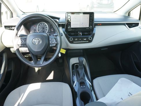 Used 2022 Toyota Corolla LE w/ Carpet Mat Package (TMS) FWD image 2