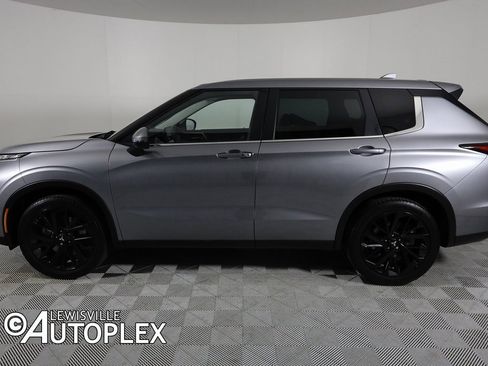 Used 2022 Mitsubishi Outlander SE image 10