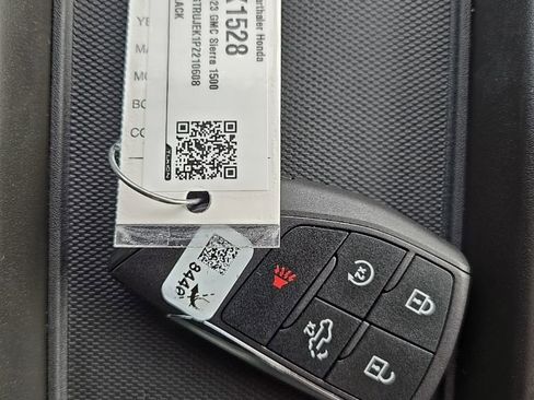 Used 2023 GMC Sierra 1500 Elevation image 27