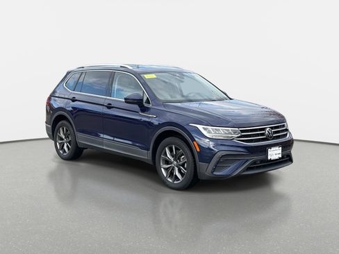 Certified 2022 Volkswagen Tiguan SE image 3