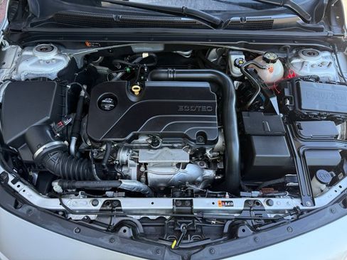 Used 2018 Chevrolet Malibu LT FWD image 18