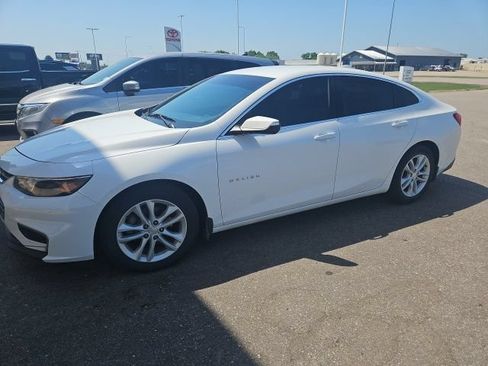 Used 2018 Chevrolet Malibu LT FWD image 3