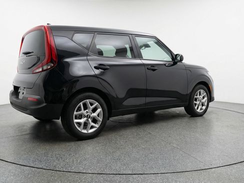 Used 2025 Kia Soul LX w/ LX Technology Package FWD image 9