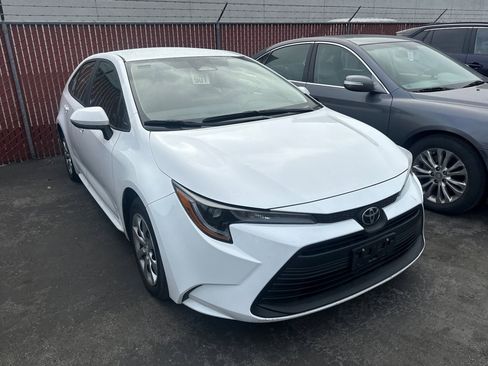 Used 2025 Toyota Corolla LE image 2