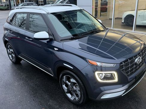 Used 2020 Hyundai Venue image 13