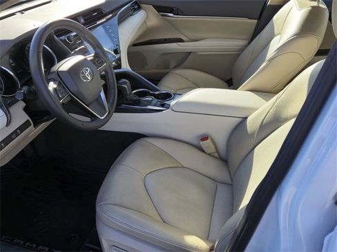 Used 2020 Toyota Camry XLE image 15