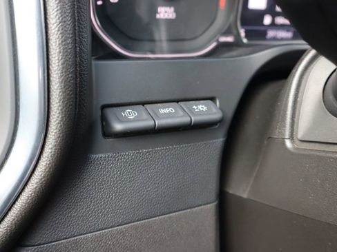 Used 2022 GMC Sierra 2500 AT4 w/ AT4 Premium Plus Package AWD/4WD image 17
