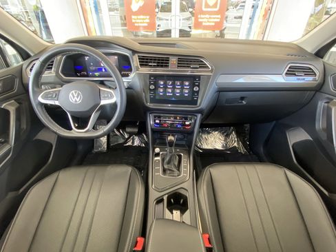 Certified 2022 Volkswagen Tiguan SE w/ Panoramic Sunroof Package image 27