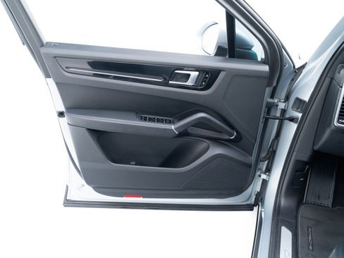 Used 2020 Porsche Cayenne image 21