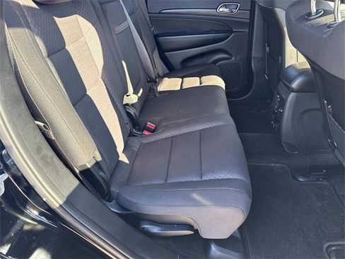 Used 2019 Jeep Grand Cherokee Laredo image 22