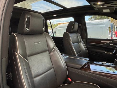 Used 2021 Cadillac Escalade ESV Premium Luxury RWD image 38