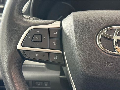Certified 2024 Toyota Sienna XLE FWD image 17