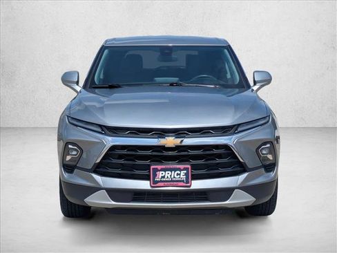 Used 2025 Chevrolet Blazer LT image 2