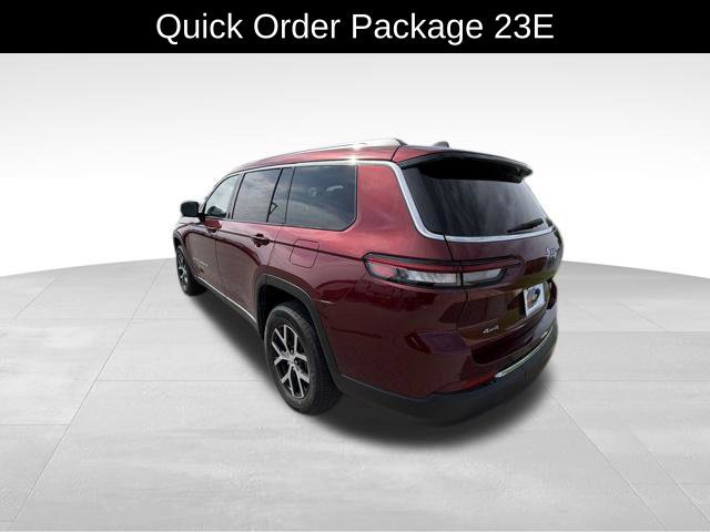 Used 2023 Jeep Grand Cherokee L Limited w/ Rear Seat Video Group I AWD/4WD image 5