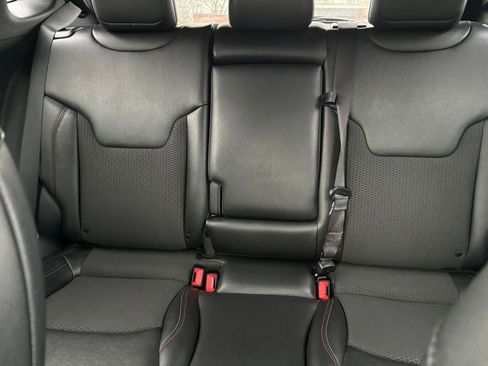 Used 2025 Jeep Compass Trailhawk image 37