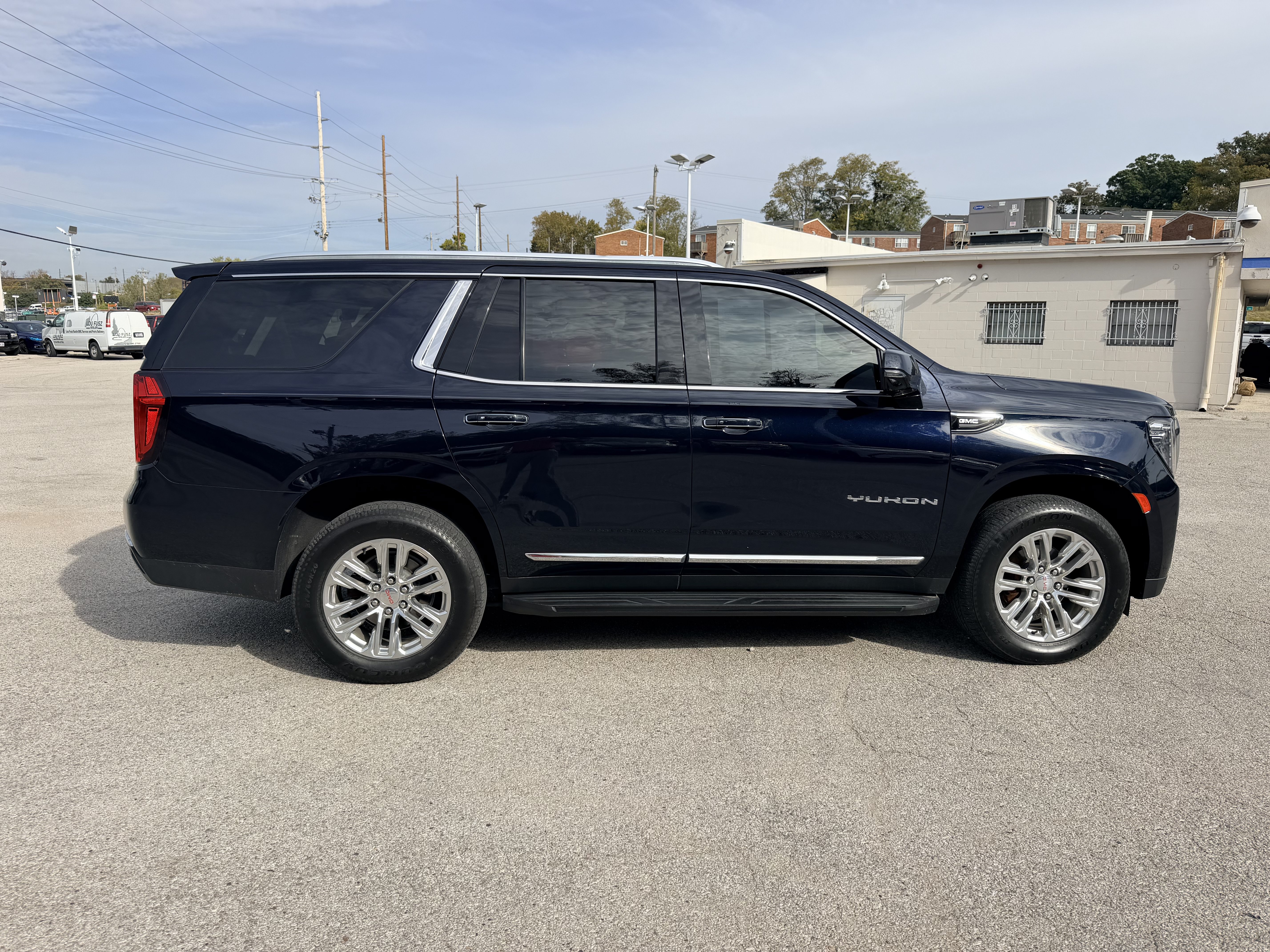 Used 2021 GMC Yukon SLT w/ SLT Premium Package AWD/4WD image 8
