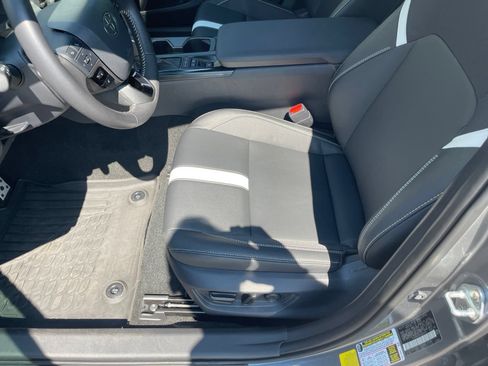 Used 2026 Toyota Camry SE FWD image 25