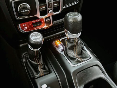 Used 2021 Jeep Gladiator Mojave AWD/4WD image 17