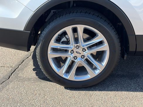 Used 2017 Ford Explorer Limited FWD image 9