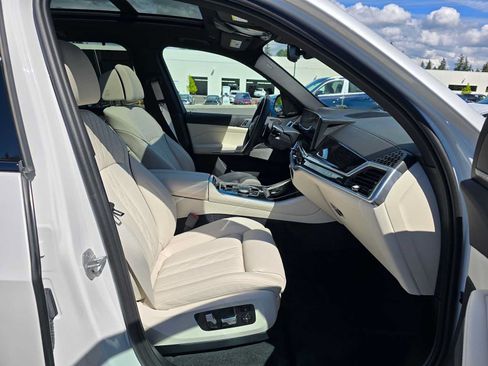 Used 2026 BMW X5 xDrive50e w/ M Sport Package AWD/4WD image 11