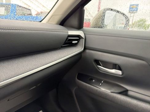 Used 2025 Nissan Kicks SV AWD/4WD image 23