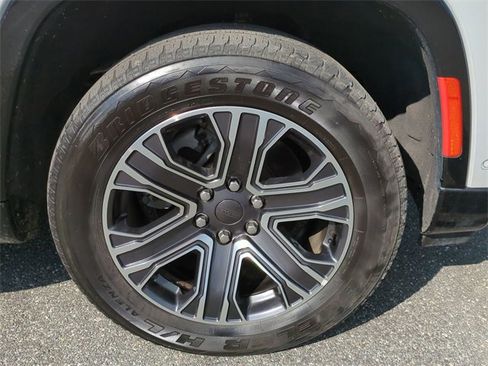 Used 2024 Jeep Wagoneer Series II image 11