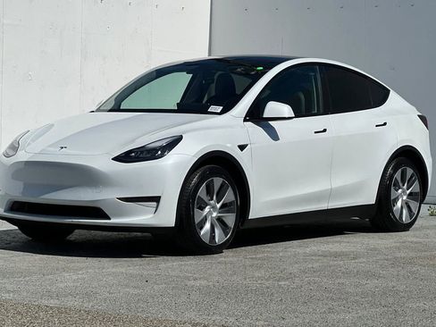 Used 2021 Tesla Model Y Long Range AWD/4WD image 7