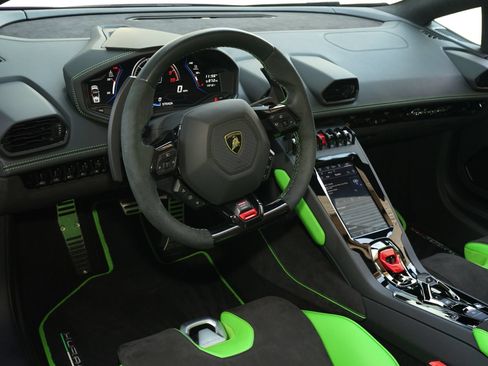 Used 2023 Lamborghini Huracan EVO RWD image 2