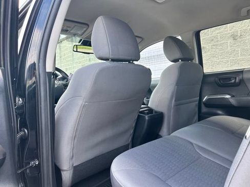 Used 2018 Toyota Tacoma SR5 AWD/4WD image 34