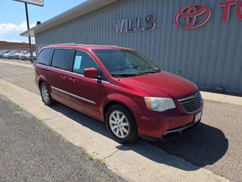 Used 2013 Chrysler Town & Country Touring FWD image 1