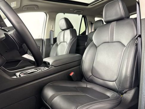 Certified 2025 Honda Pilot Touring image 21