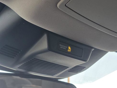 Used 2022 Nissan Rogue SV image 26