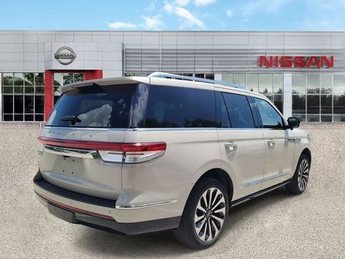 Used 2022 Lincoln Navigator Reserve RWD image 2