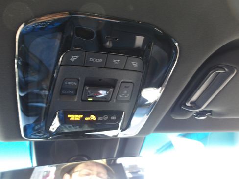 Used 2023 Toyota Venza Limited image 24