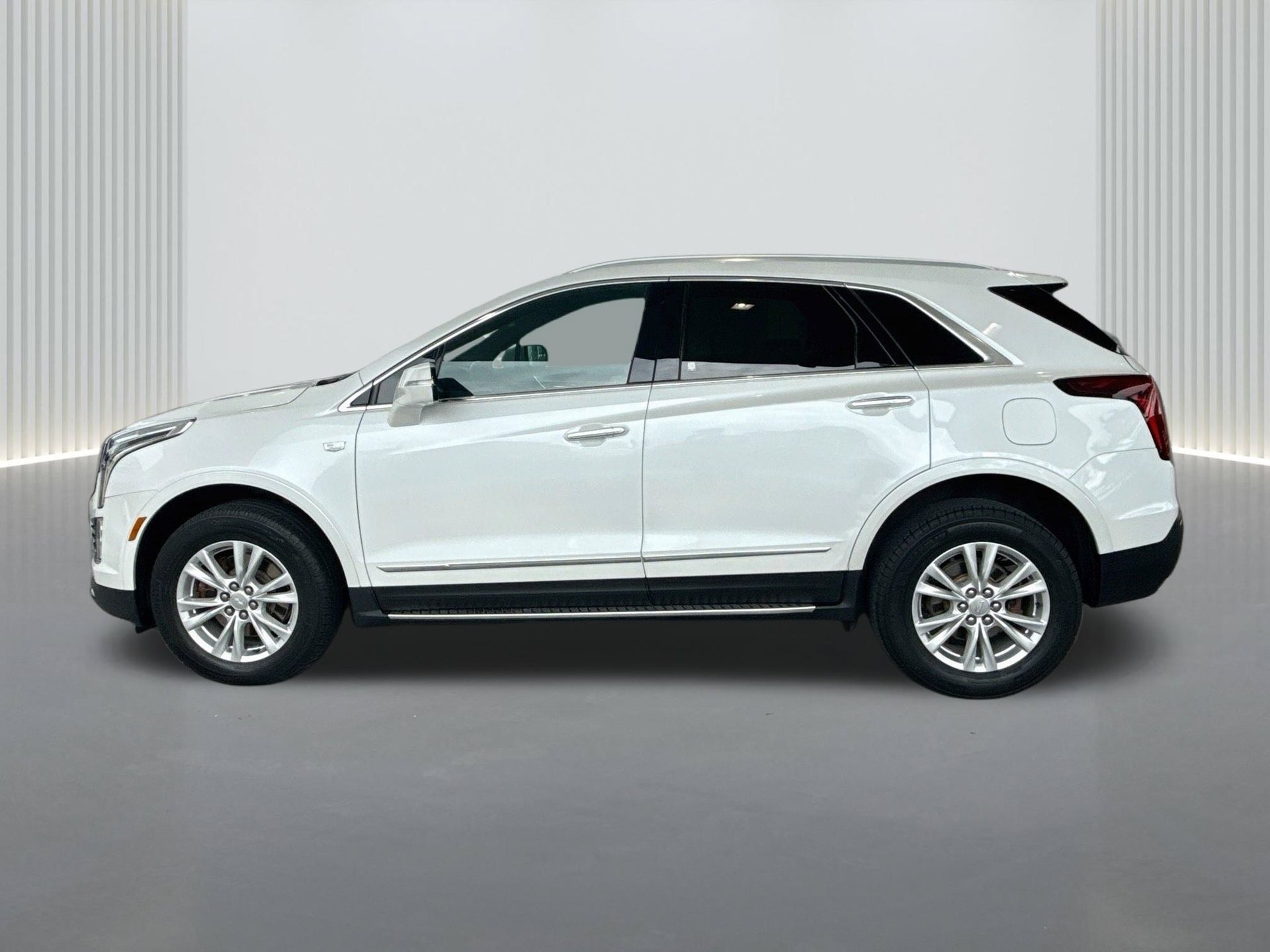 Certified 2022 Cadillac XT5 Luxury FWD image 2