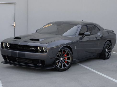 Used 2020 Dodge Challenger SRT Hellcat w/ Plus Package RWD image 6